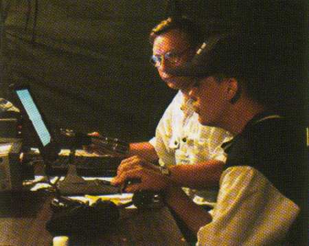 VE2SOP et VA2GPF op�rant une station de radioamateur ..sur le terrain.. au mois de juin 2000 au --field day--: QST, Juin 2001