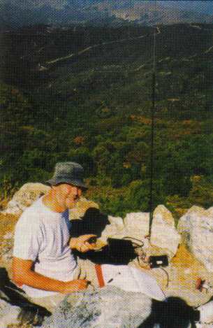5 Watts en BLU sur le haut d'une montagne durant un concours: QST, Mars 2002